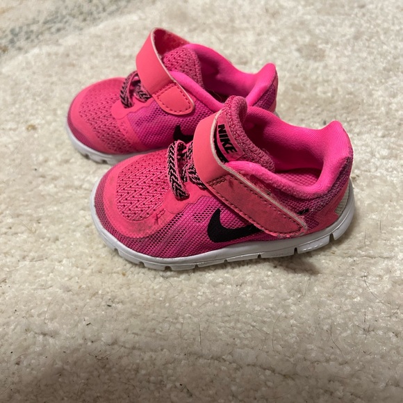 Size 4 baby shoes - Picture 4 of 4